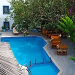 Hotel Oya&Suites