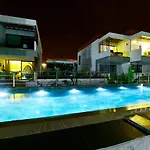 A\'La Grand Residence