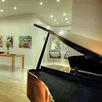 Lvzz Hotel