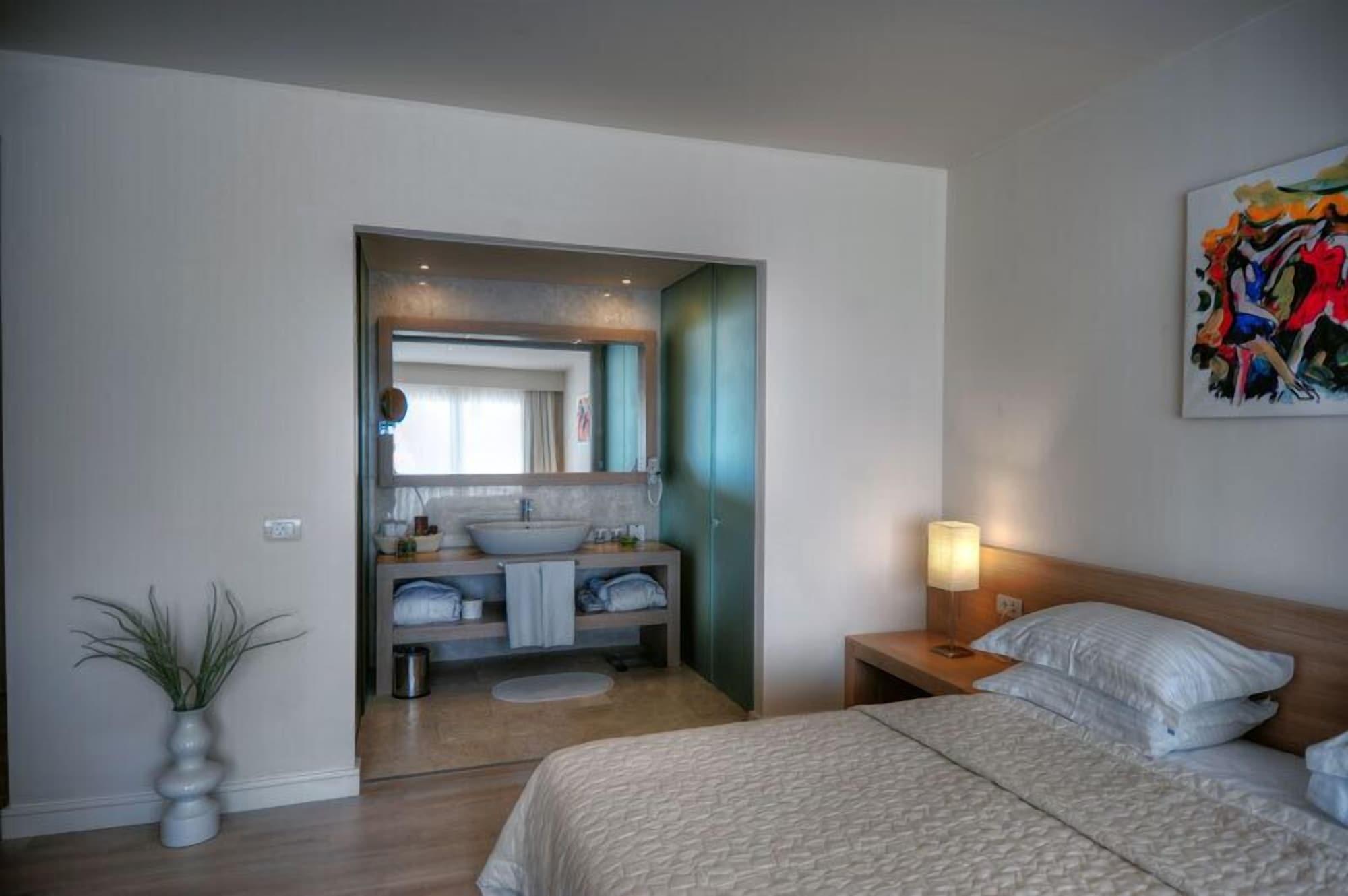 Hotel Lvzz 4*