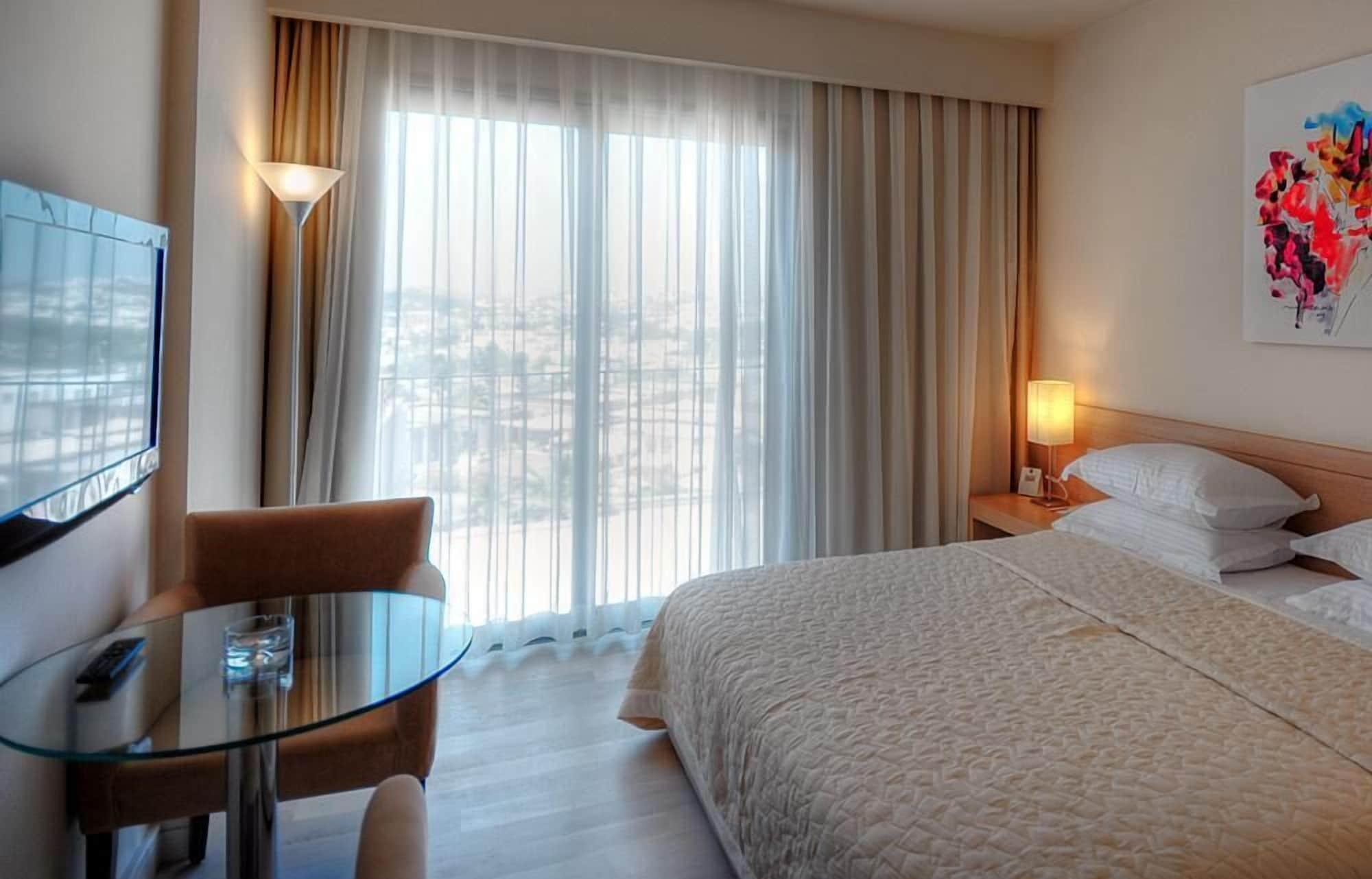 Hotel Lvzz 4*