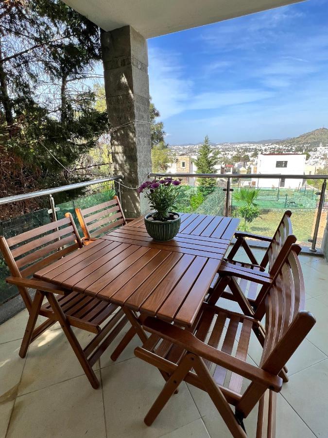 2+1 House In Center With Sea View And Big Private Garden Apartment Bodrum