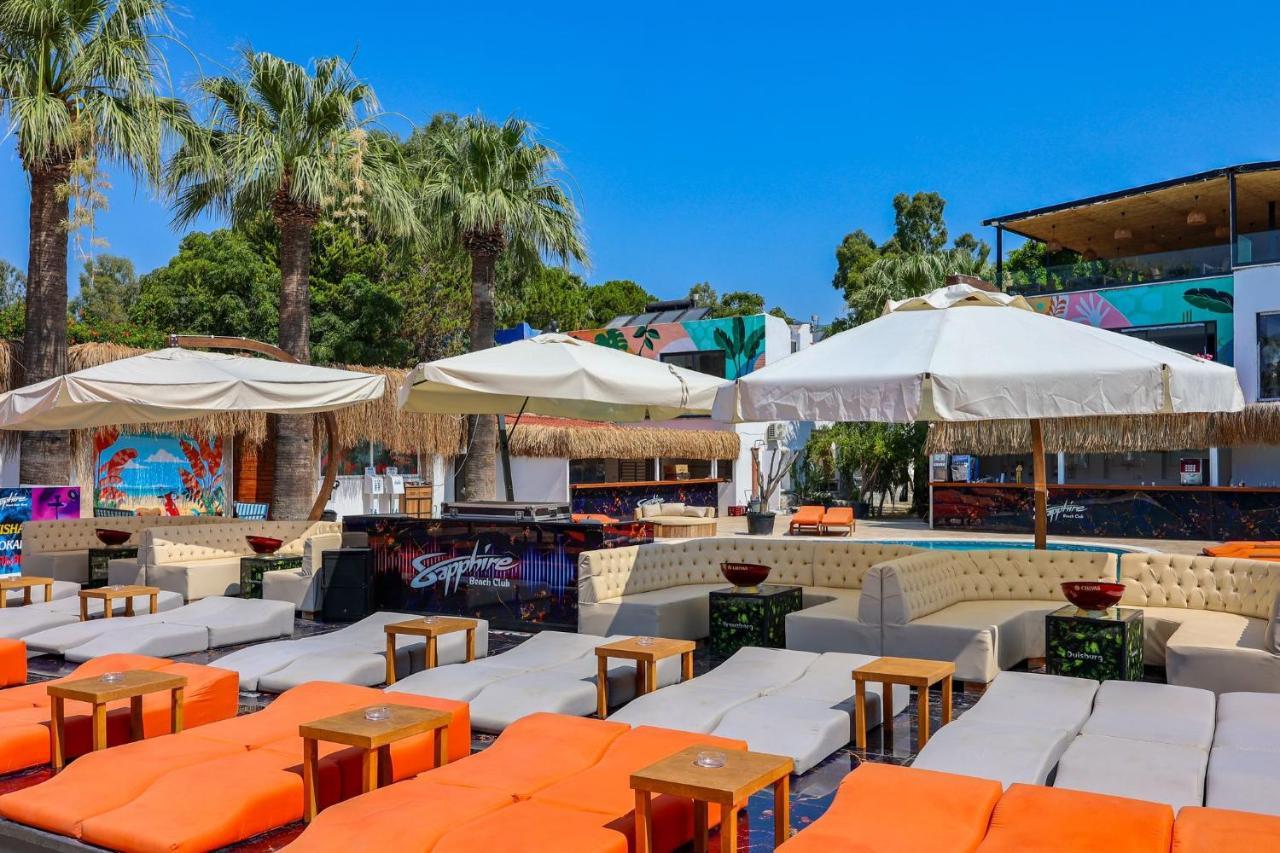 Hotel Sapphire Club