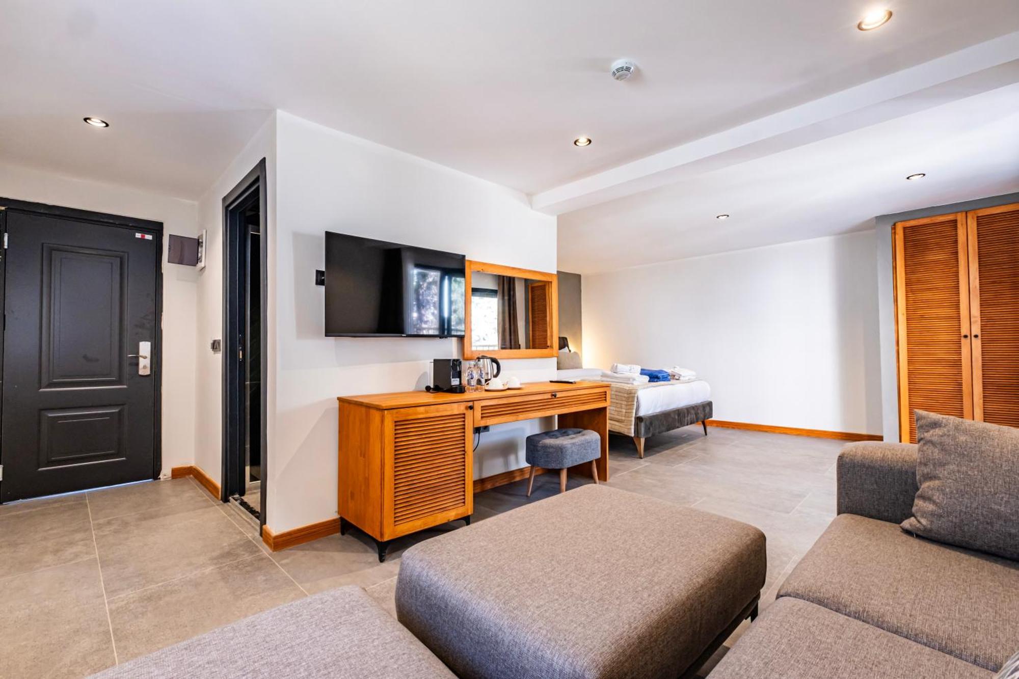 Isolina Hotel