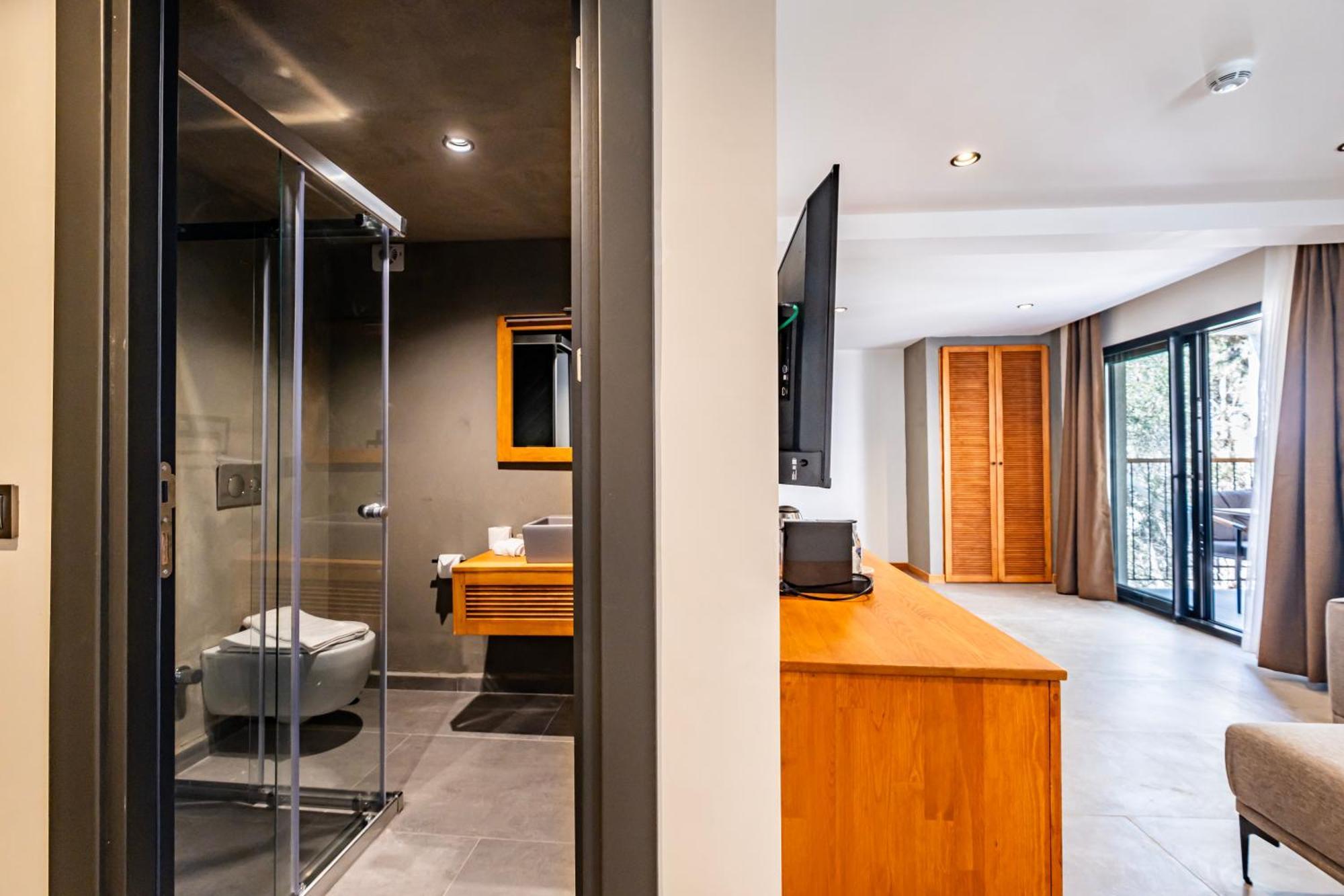 Isolina Hotel *
