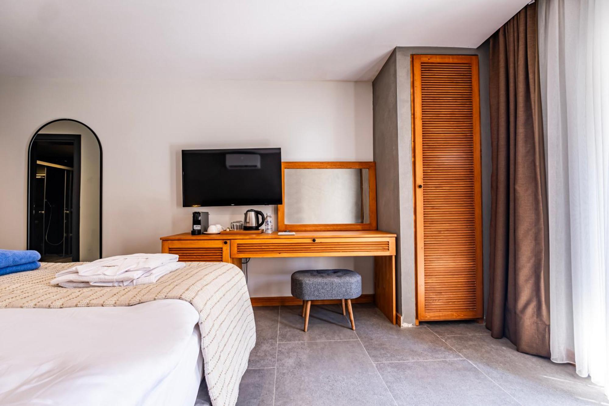 Isolina Hotel *