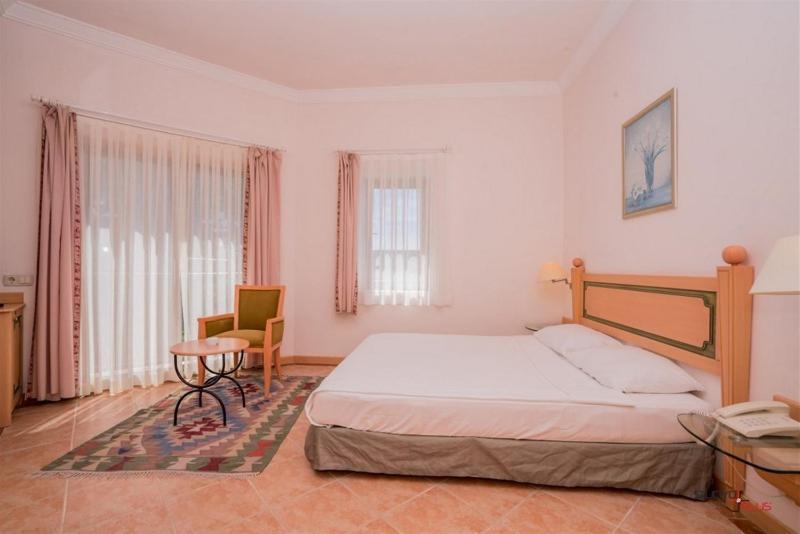 Otel Amilla 4*