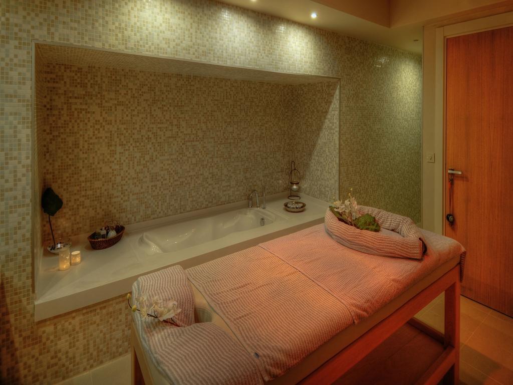 Lvzz Hotel 4*