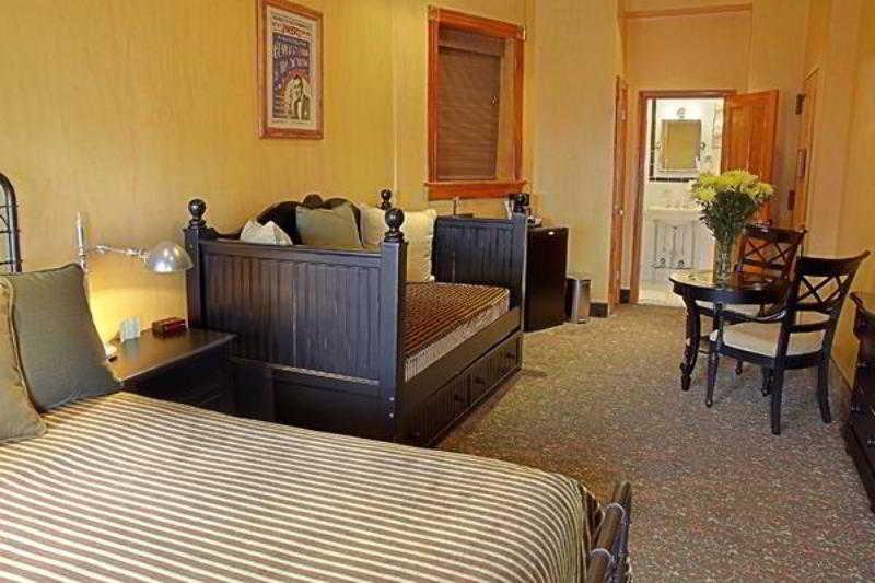 Blue Moon Hotel 4*