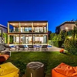 Deluxe Villa Emilie With Private Swimming Pool