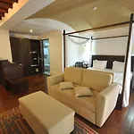 El Vino Hotel & Suites
