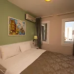 7 Art Feslegen Hotel By Egeos