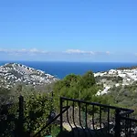 Oezel Havuzlu Tas Villa