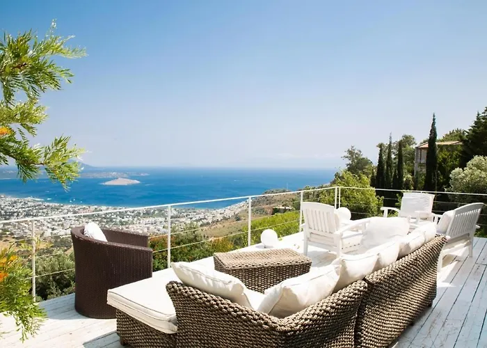 Stunning Sea View & Private Garden Villa In Bodrum