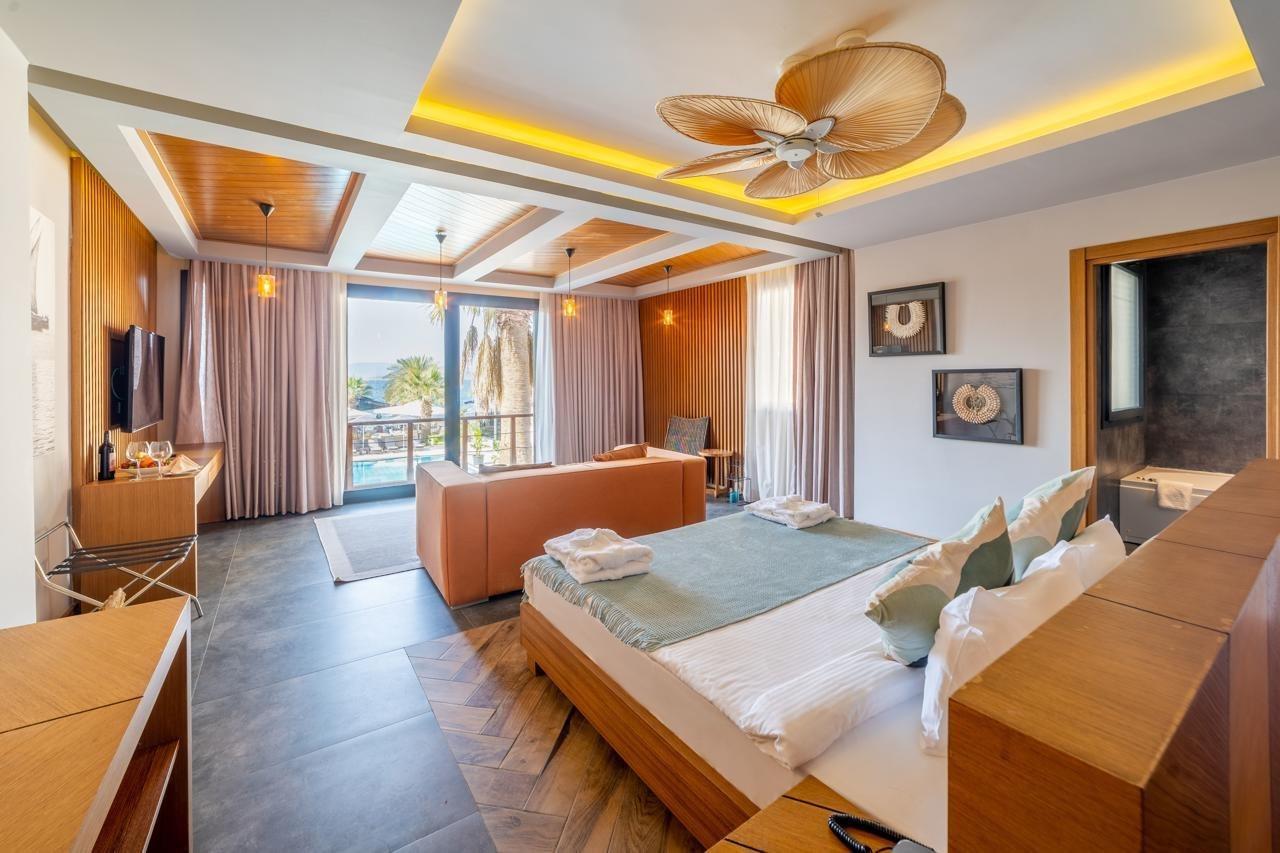 Moyo Luxury & Hotel 3*