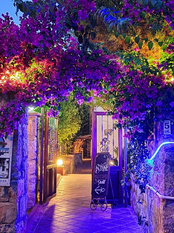 Stone House Aparthotel 3*