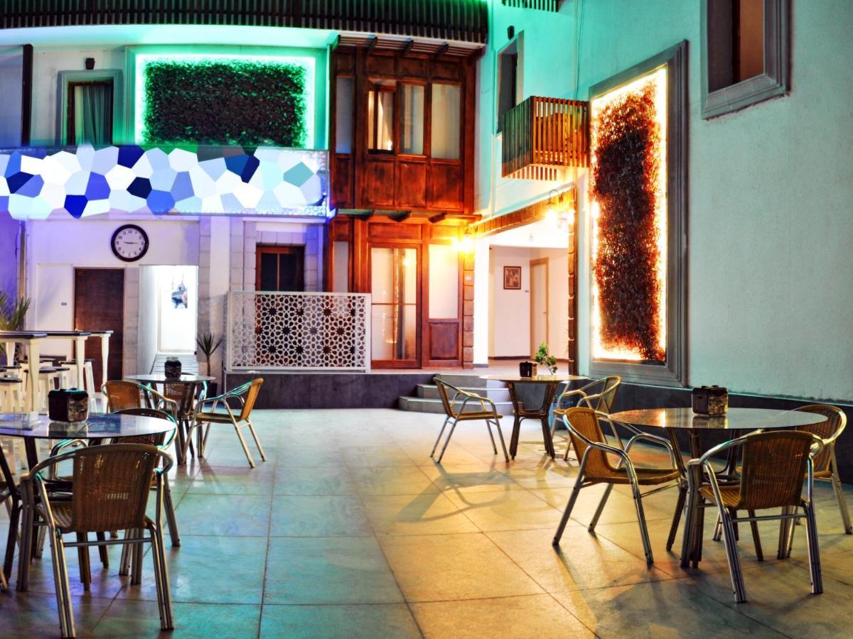 Bleu Nuit Hotel *