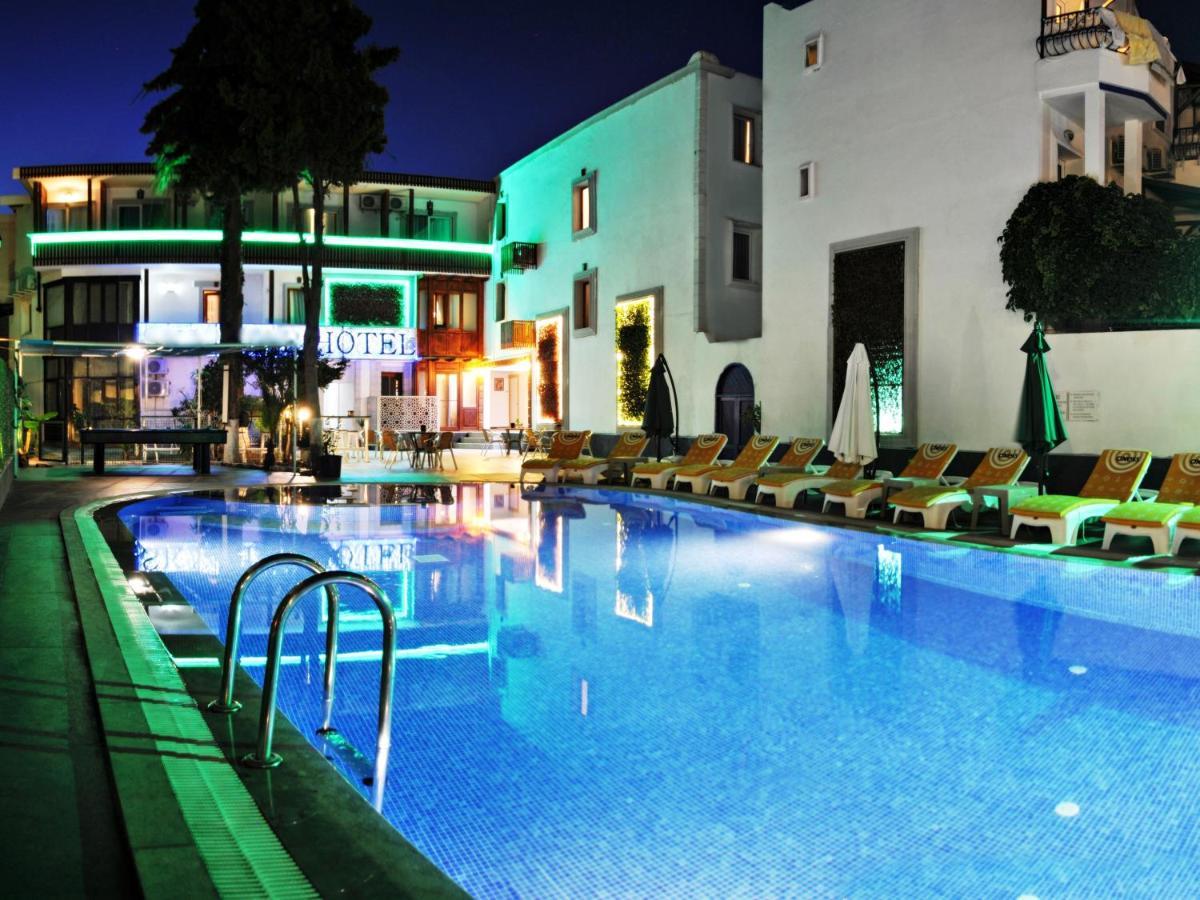 Bleu Nuit Hotel *