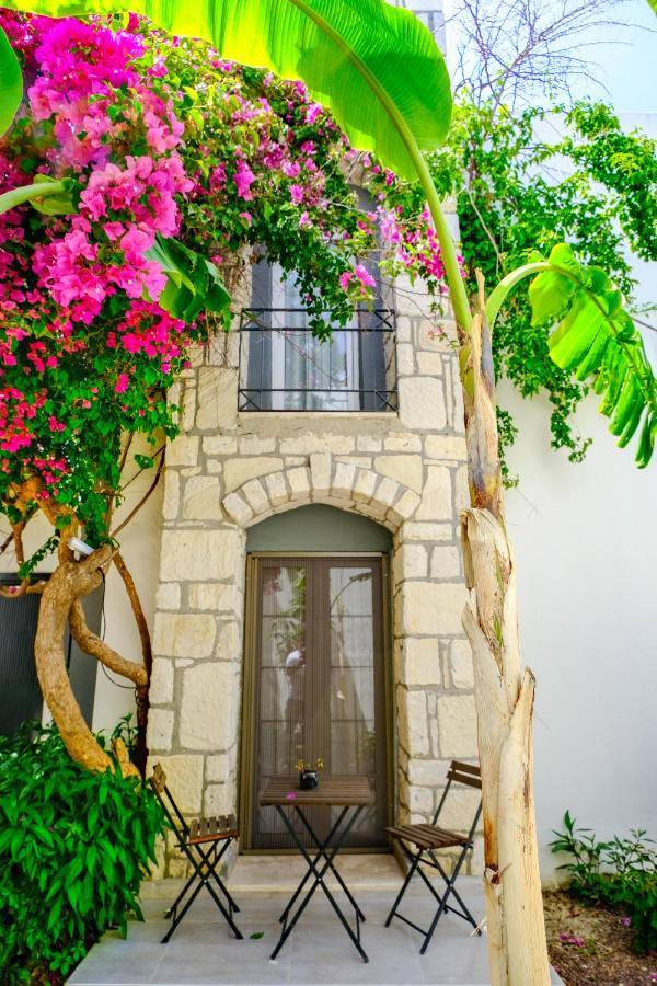 Hotel Moyo Luxury & 3*