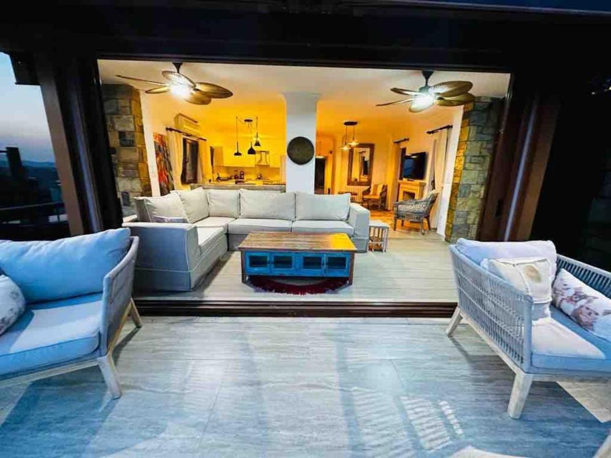 Deniz Manzarali Tas Villa