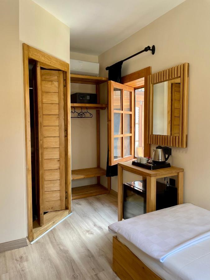 Konagi Hotel *