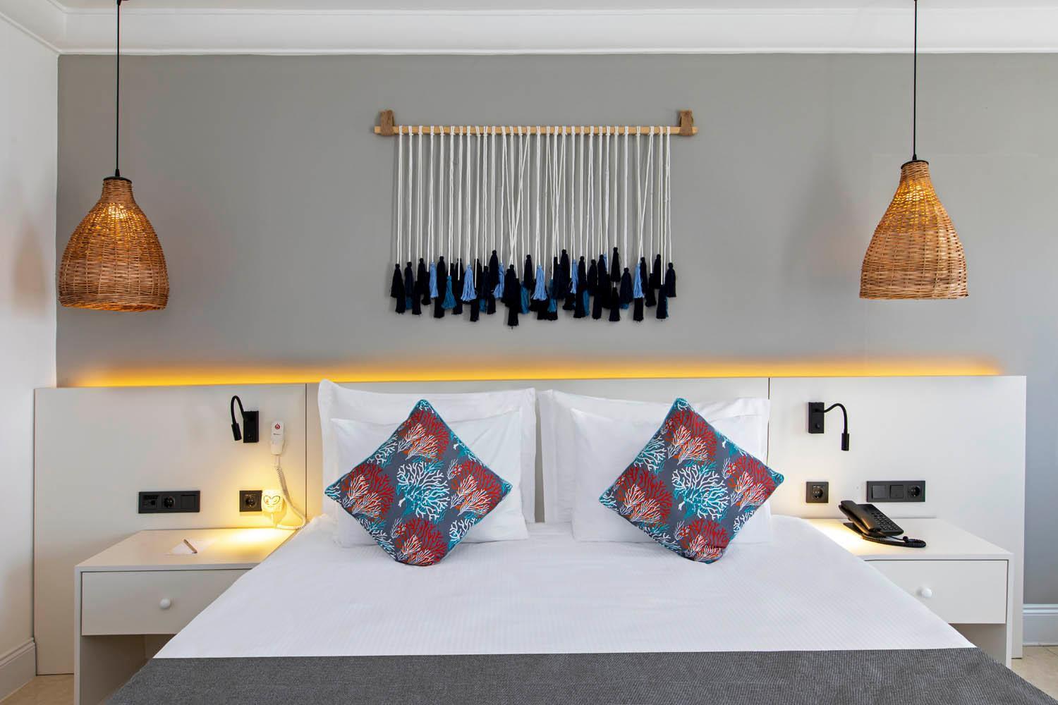By Ihg