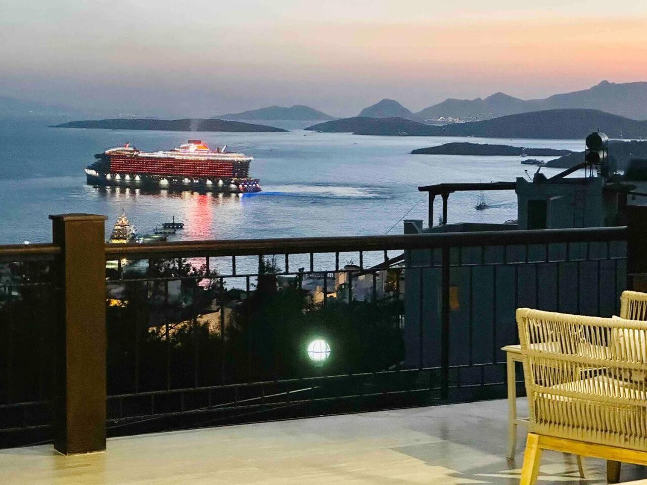 Deniz Manzarali Tas Villa