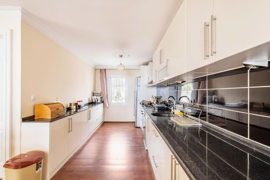 Villa Burcu , Magnificent Sea View, Cozy, Free Otopark, Free Wifi *