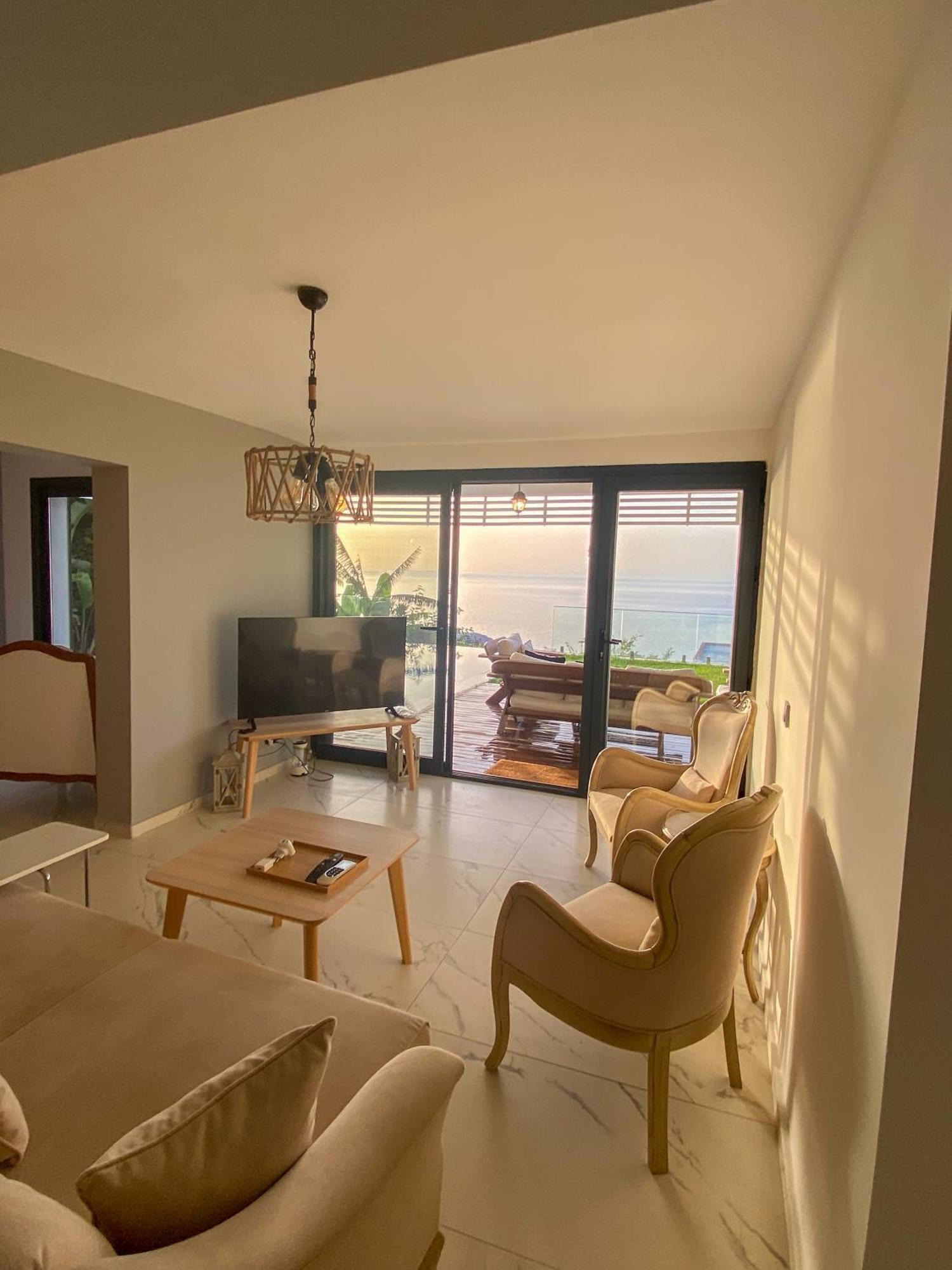 Kiralık Müstakil Havuzlu Lüx Villa *