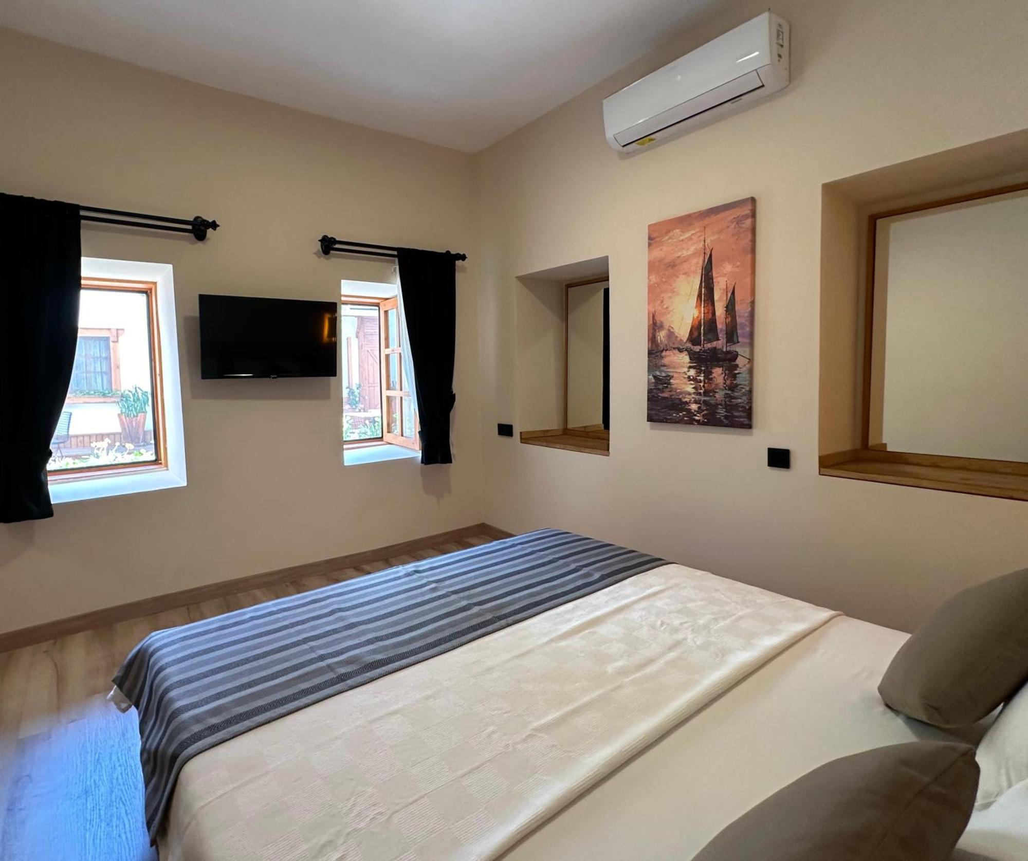 Konagi Hotel *