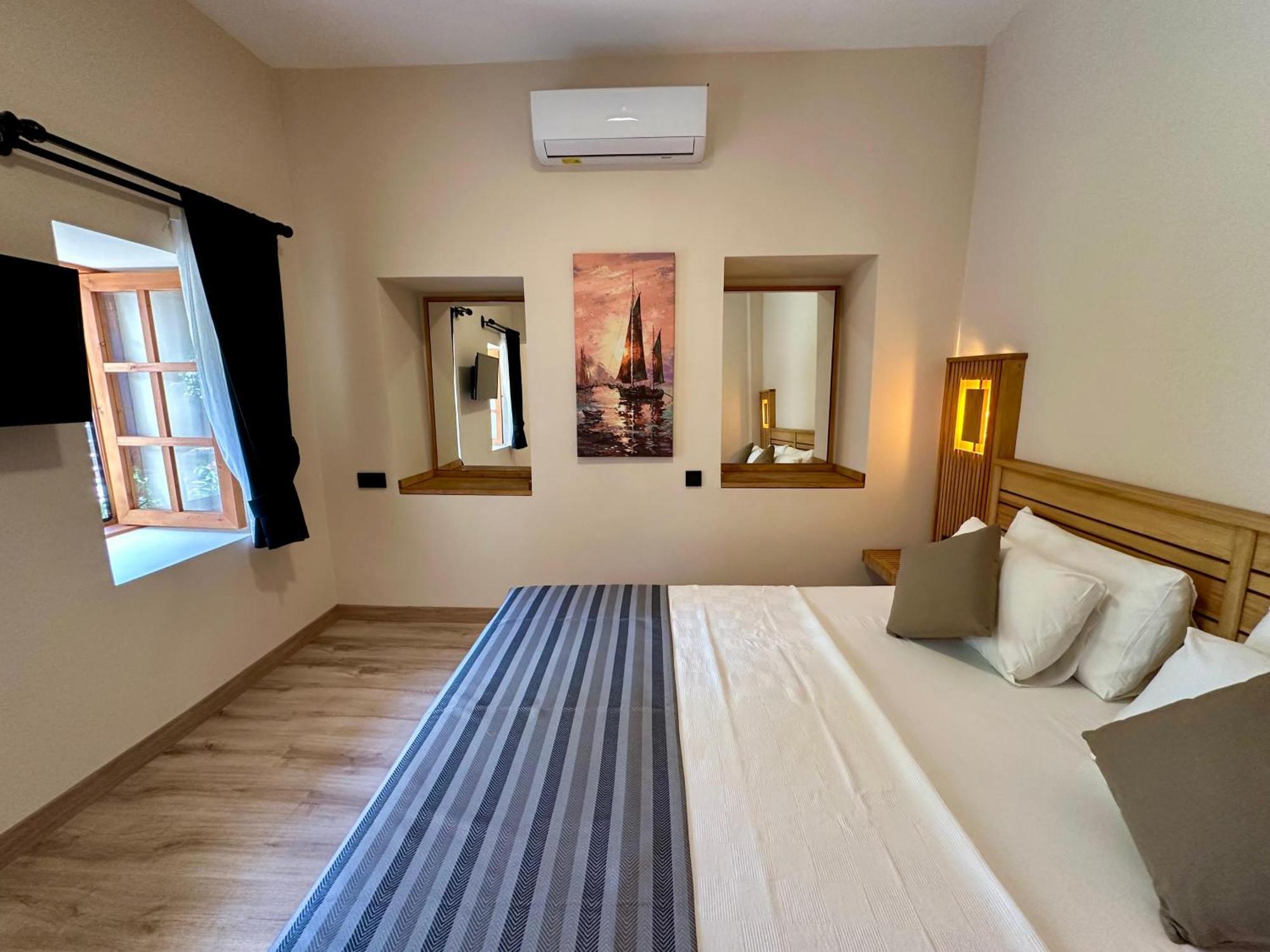 Konagi Hotel *