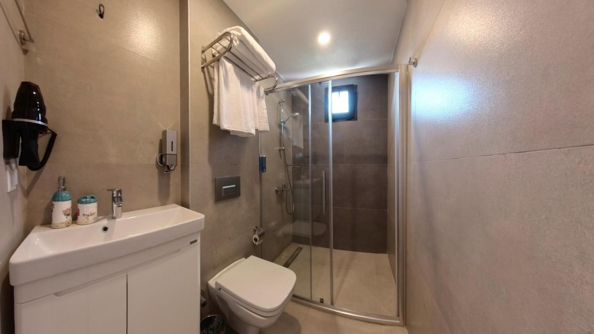 Hotel Derin 2*