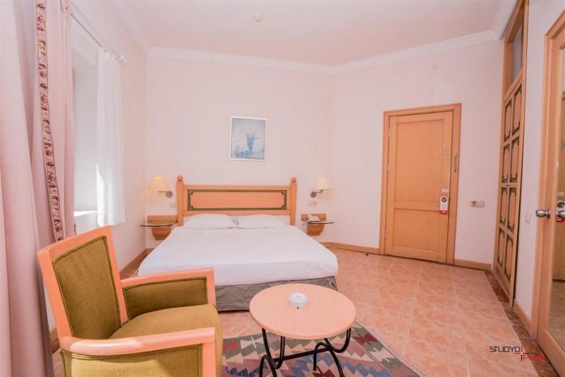 Amilla Hotel 4*