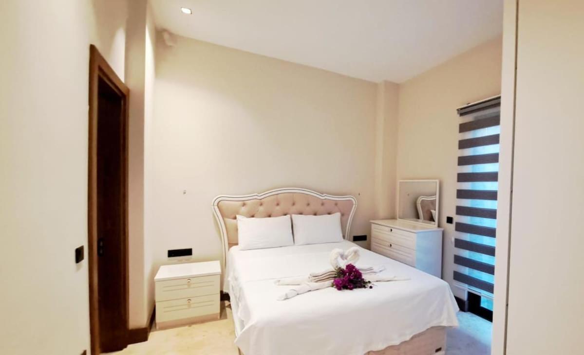 Villa Oezel Havuzlu Tas *