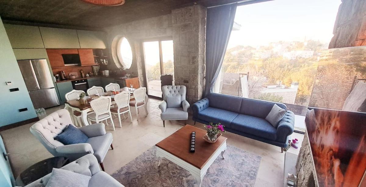 Oezel Havuzlu Tas Villa *