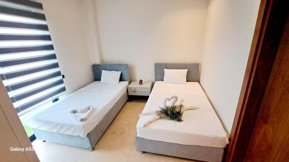 Villa Oezel Havuzlu Tas