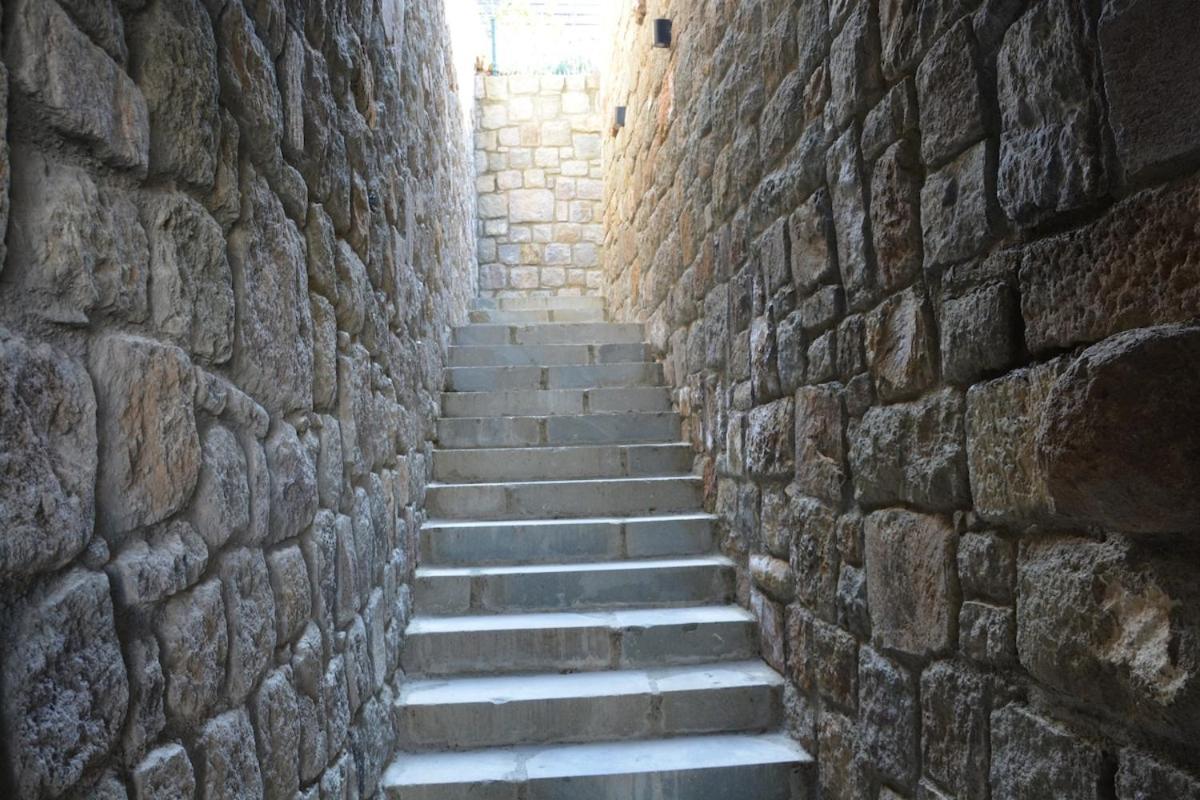 Villa Oezel Havuzlu Tas