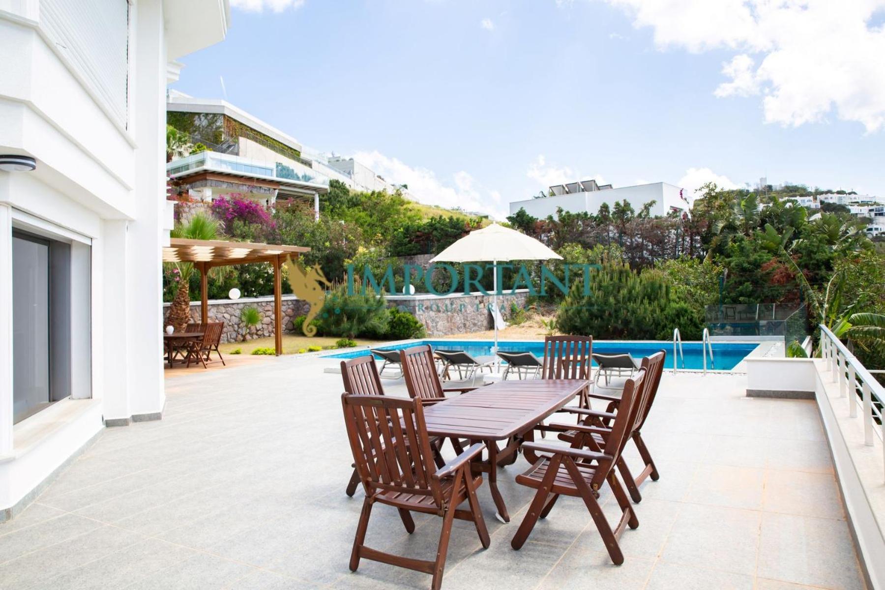 Bd4123 Five Bedroomed With Pool And Sea View
