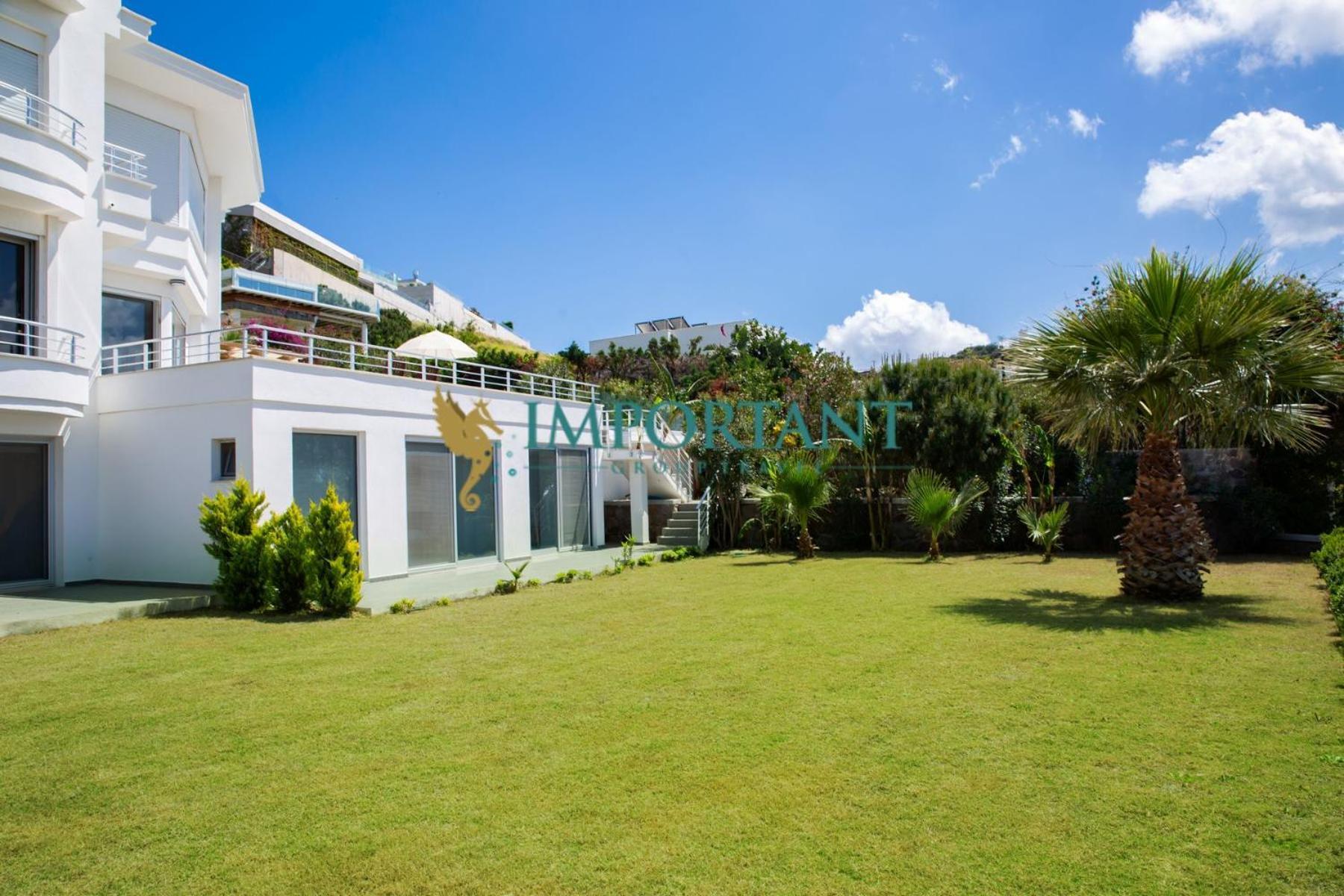 Bd4123 Five Bedroomed With Pool And Sea View Villa