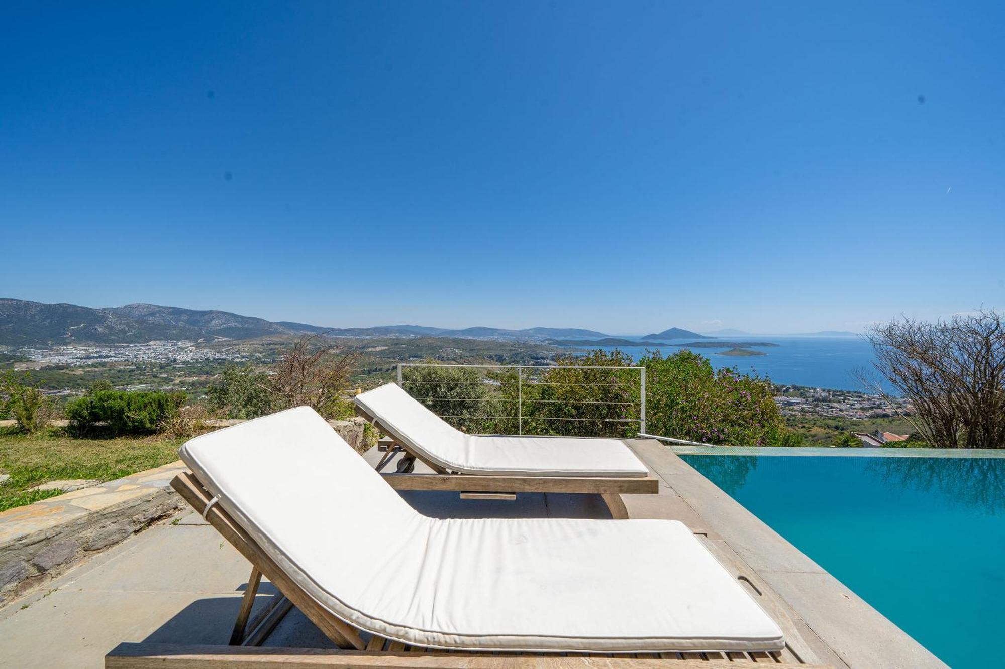 Stunning Sea View & Private Garden In