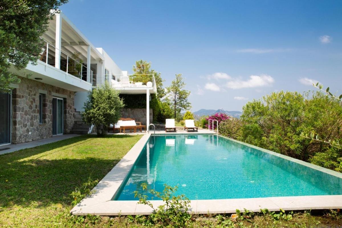 Stunning Sea View & Private Garden In
