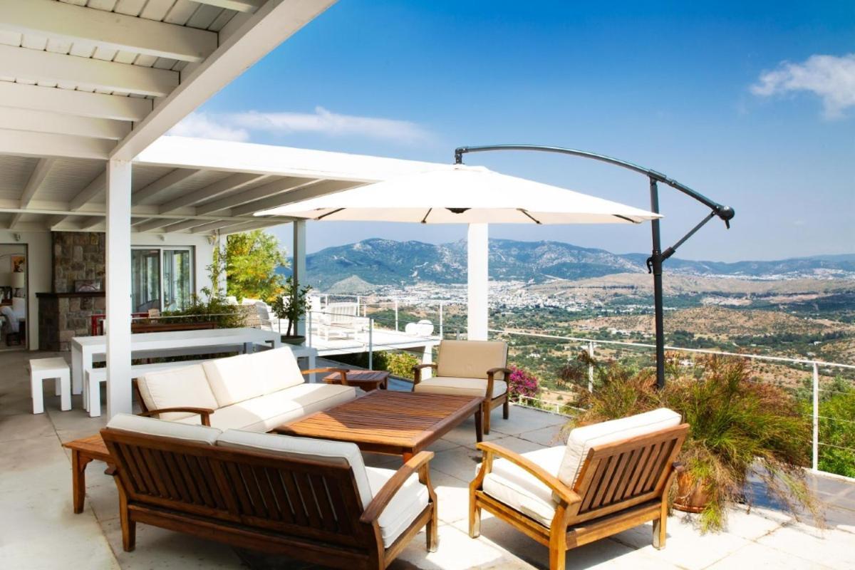 Villa Stunning Sea View & Private Garden In