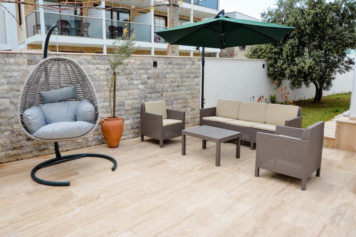300m To 2 Bedroom Garden Floor Flat With Pool - Yeni Duenya A1 *