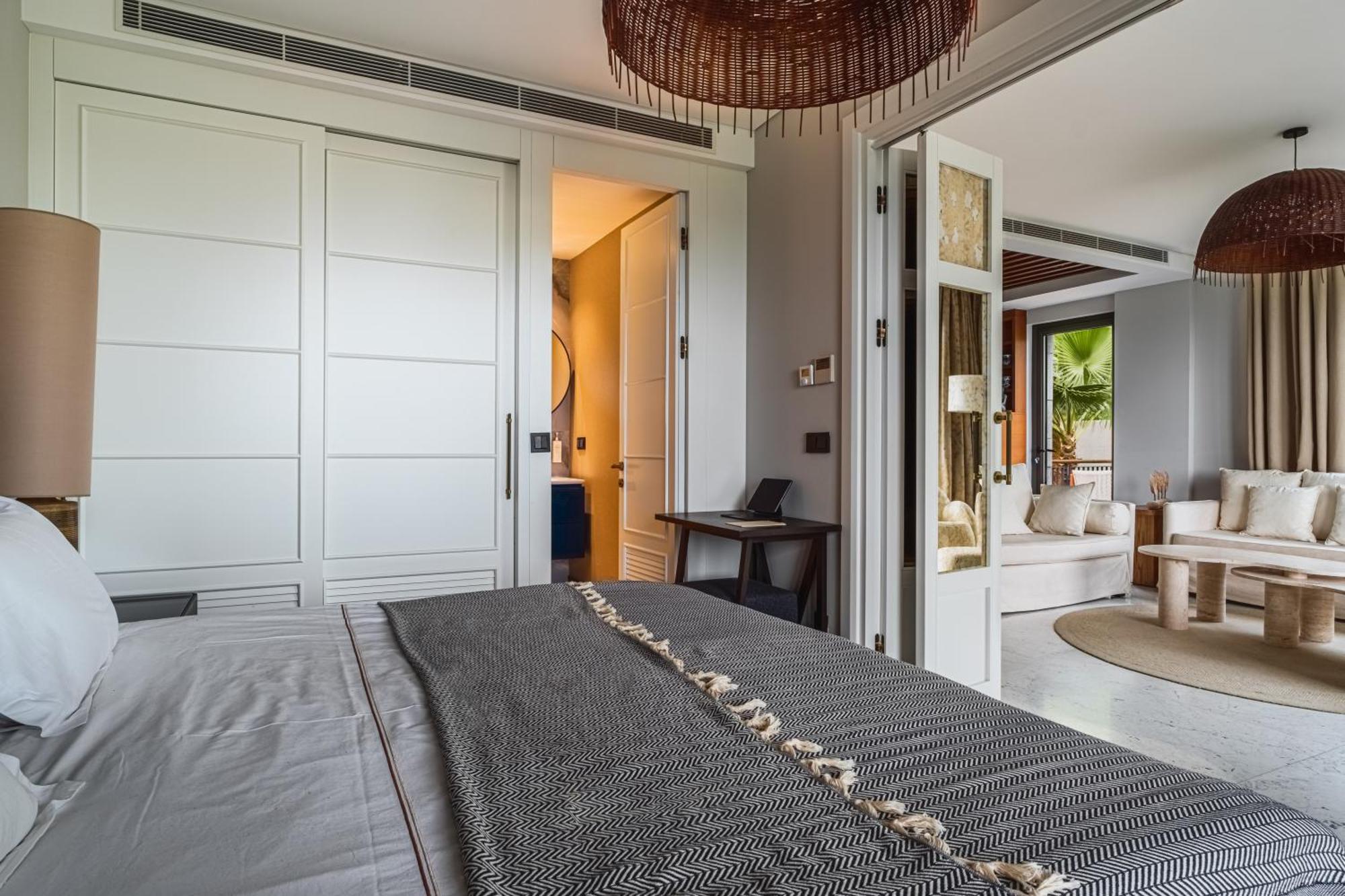 2-bedroom Beachfront Flat With Amenities