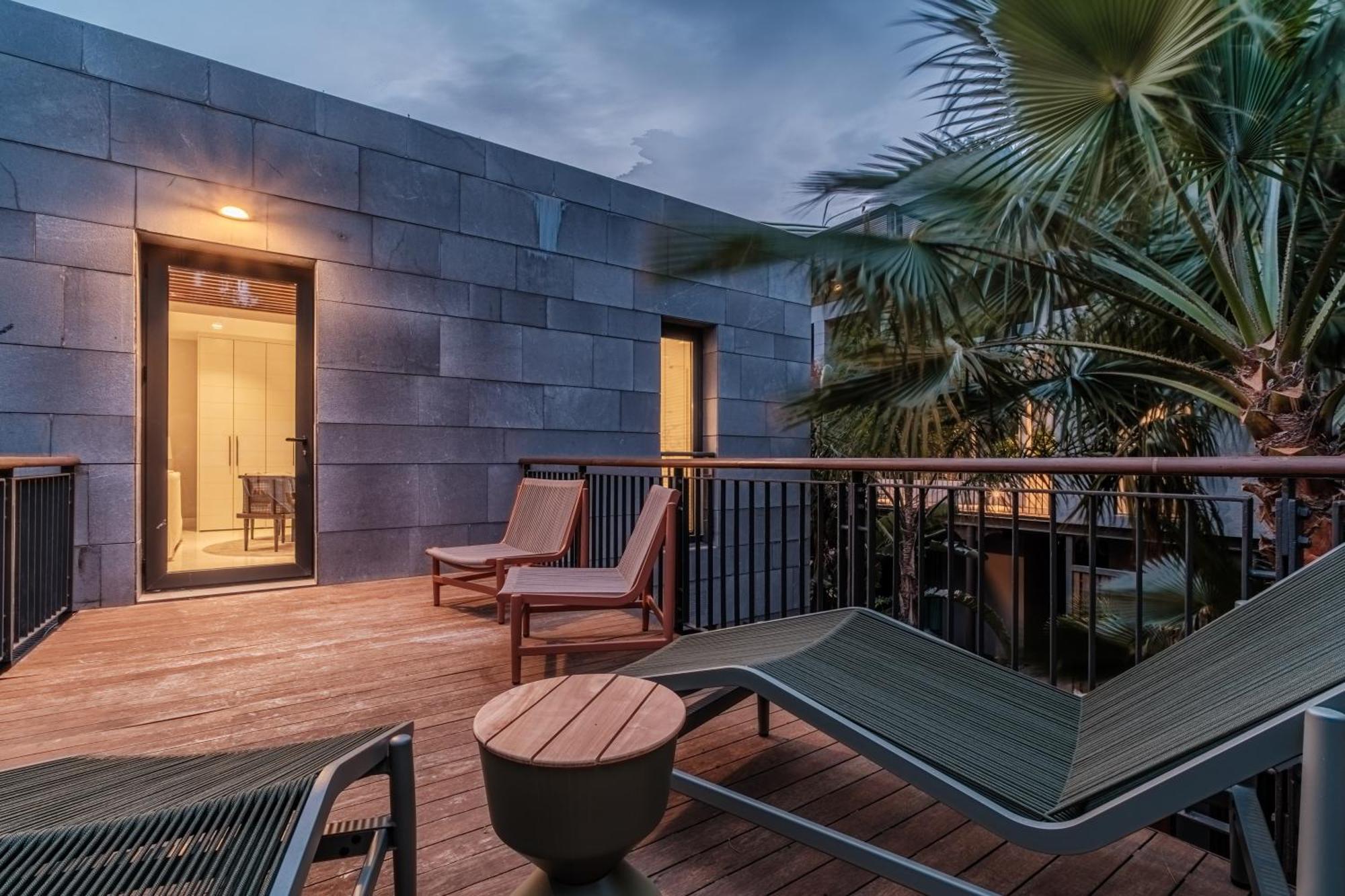 2-bedroom Beachfront Flat With Amenities Apartment