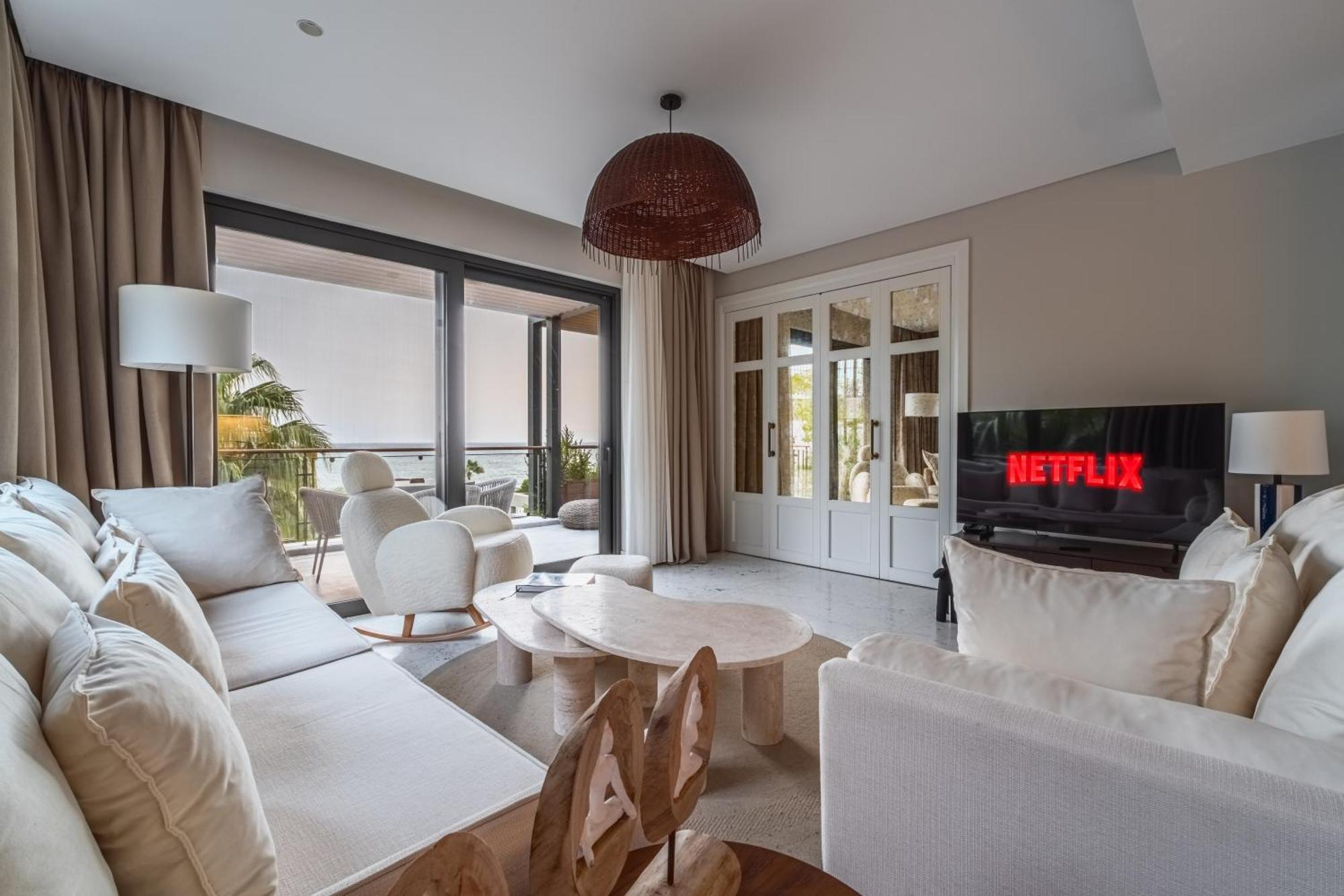 2-bedroom Beachfront Flat With Amenities