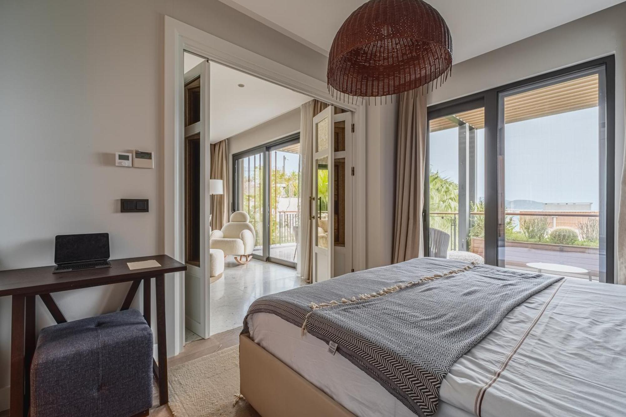 2-bedroom Beachfront Flat With Amenities Apartment