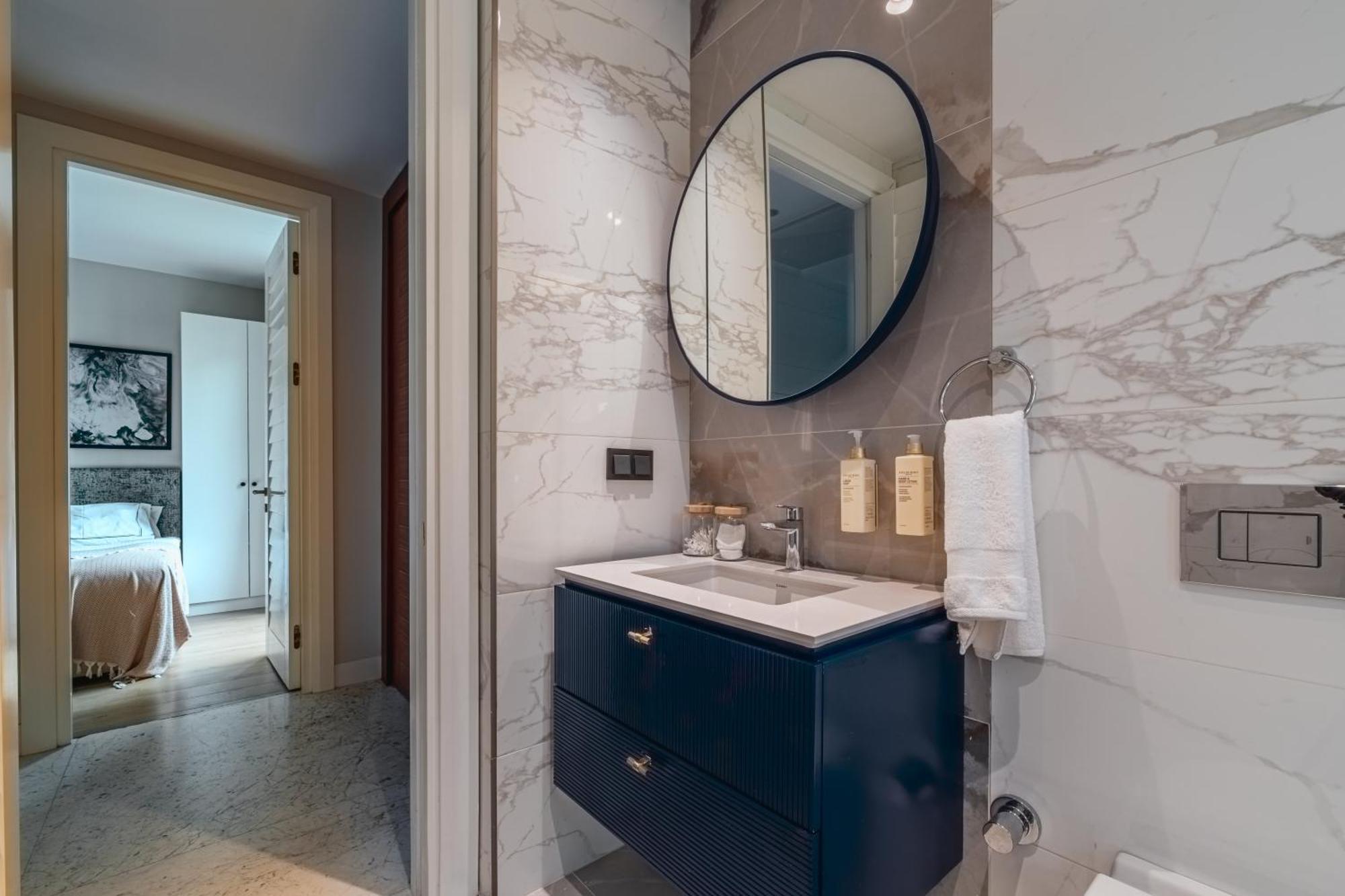 Apartment 2-bedroom Beachfront Flat With Amenities