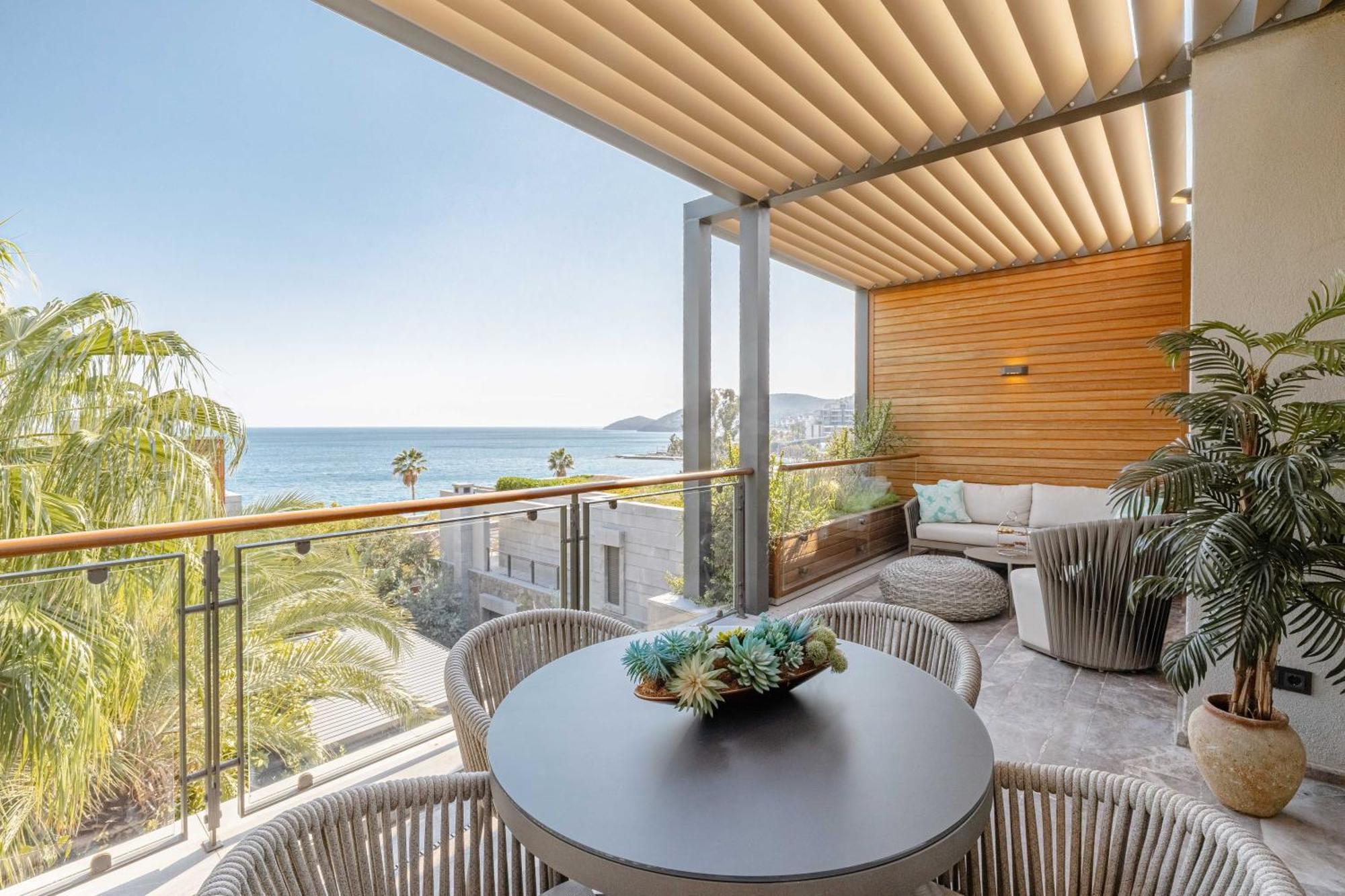Apartment 2-bedroom Beachfront Flat With Amenities *