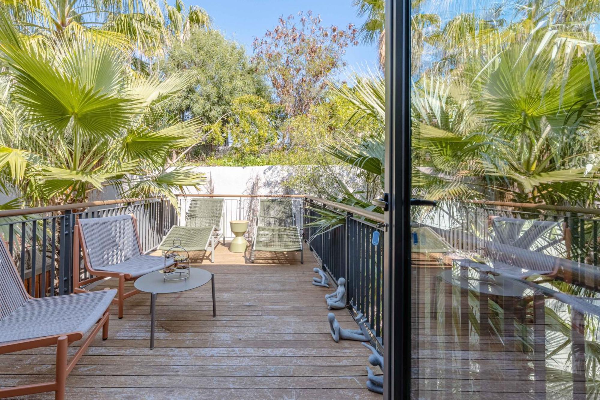Apartment 2-bedroom Beachfront Flat With Amenities